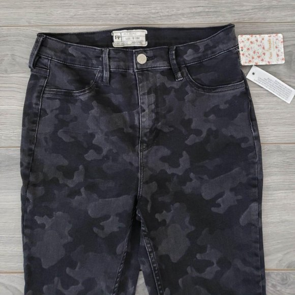 Free People High Waist Camo Denim Skinny Jeans Black Size 28 Regular - Picture 8 of 16